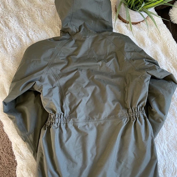 EUC The North Face hunter green jacket. - Picture 2 of 2